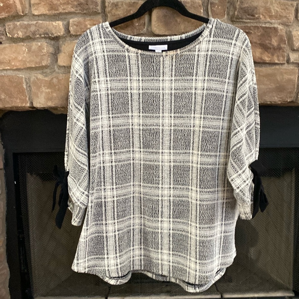 Charter Club black and white sweater with black bow and silver grommet sleeve XL
